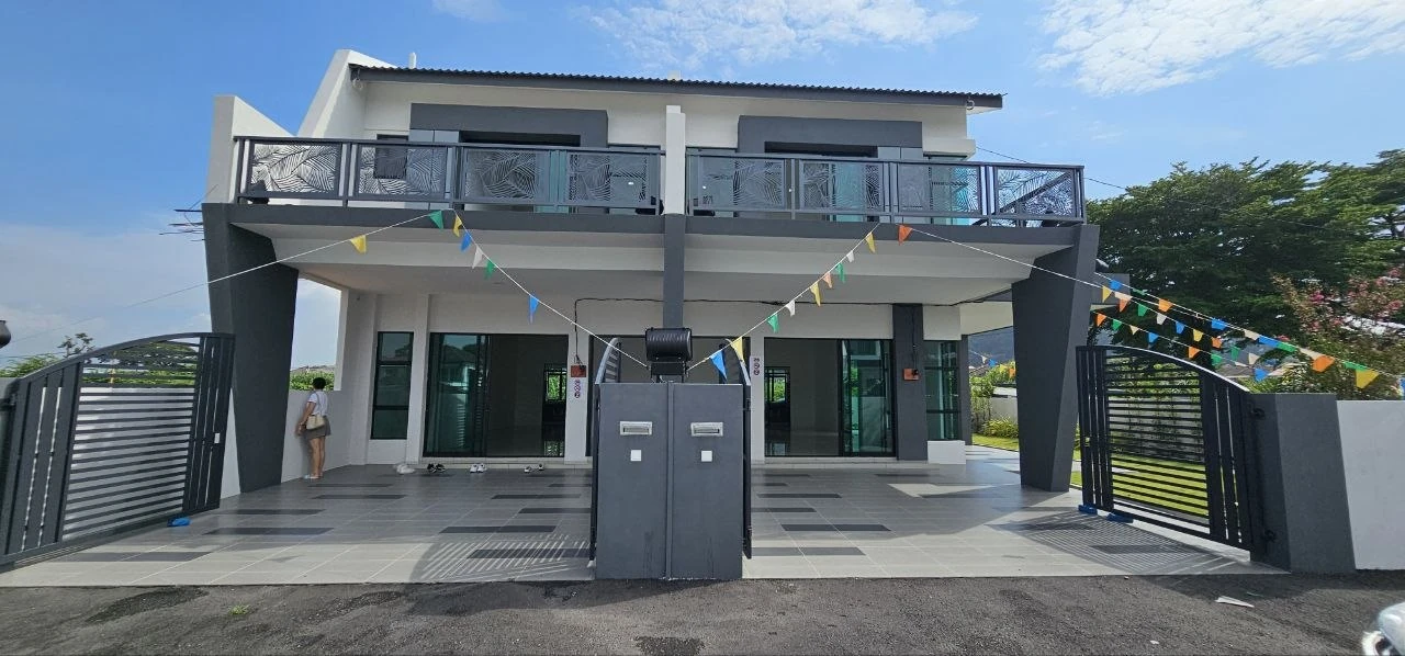 Ampang Cove terrace show home facade
